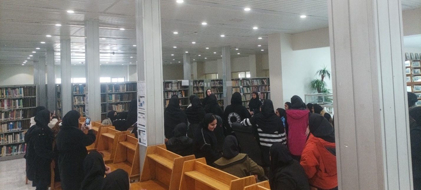 بازدید دانش‌آموزان دبیرستان دخترانه امامت شهرستان پاکدشت از کتابخانه مرکزی دانشکده فناوری کشاورزی ابوریحان